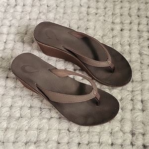 W's Olukai Brown Platform Wedge Sanda l - Size 7